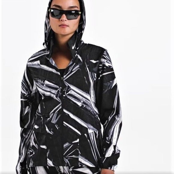 Nike Shield Full-Zip Running Jacket Hood Ghost Flash Reflective Extra-Large $150 - Picture 1 of 12